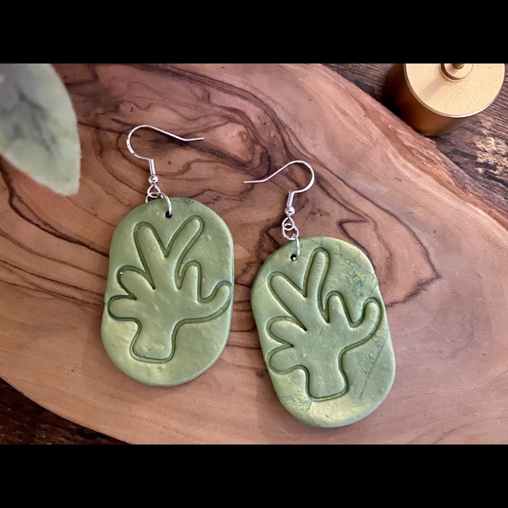 Handmade Clay Earrings -Bikini Bottom Coral Series - Picture 4 of 9
